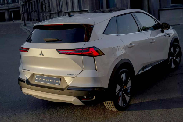 Представлен новый 2026 Mitsubishi Grandis II: теперь это кроссовер на базе Рено