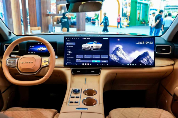 В 2026 году в России появится крупный гибридный кроссовер Exeed ET8