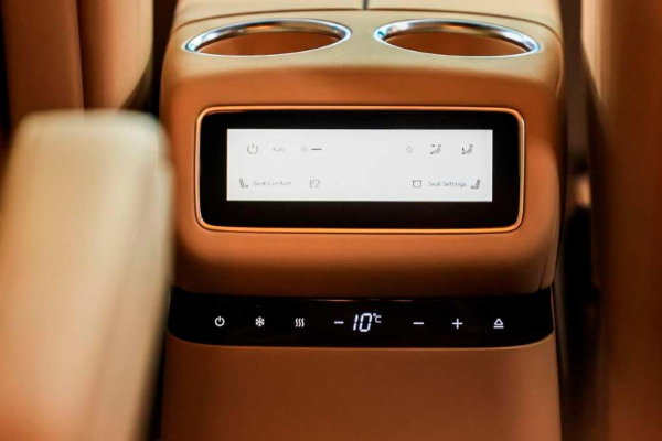 В 2026 году в России появится крупный гибридный кроссовер Exeed ET8