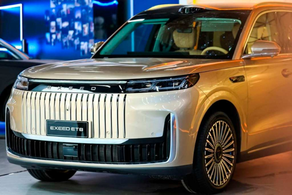 В 2026 году в России появится крупный гибридный кроссовер Exeed ET8