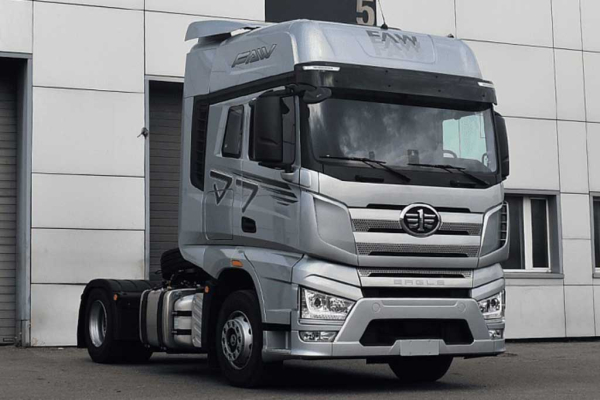Седельный тягач FAW J7: мощь, надежность и комфорт для вашего бизнеса Седельный тягач FAW J7: мощь, надежность и комфорт для вашего бизнеса