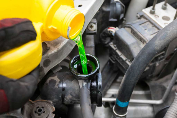 Как работает антифриз: принцип охлаждения двигателя и роль жидкости в автомобиле Как работает антифриз: принцип охлаждения двигателя и роль жидкости в автомобиле