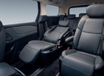 В России стартовали продажи минивэнов Sollers SP7 и JAC RF8